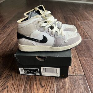 Boys Air Jordan mid 1 se craft